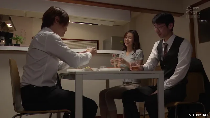 đến nhà tiền bối ở nhờ, cưỡng hiếp luôn vợ yêu sếp