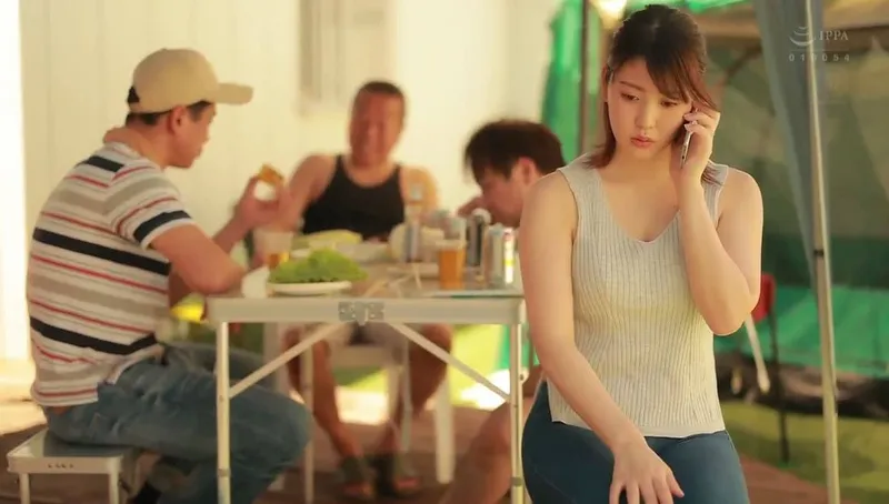 ông chồng khờ để vợ tham gia sự kiện cắm trại với mấy gã nhà cạnh bên và cái kết