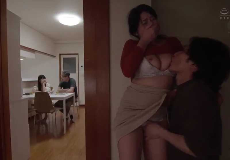 Má trộm nhìn bà xã ông xã con gái xoạc nào ngờ con rể nhìn thấy