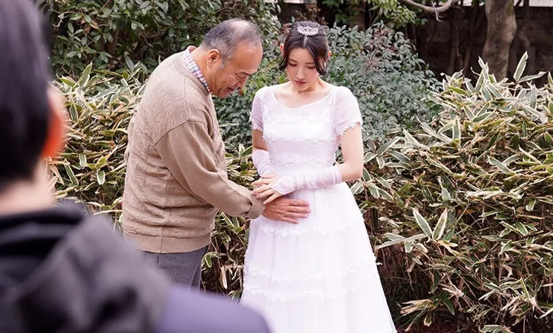 Chồng quá yếu, vợ dù yêu nhưng vẫn thường địt với bố anh xã đến có thai