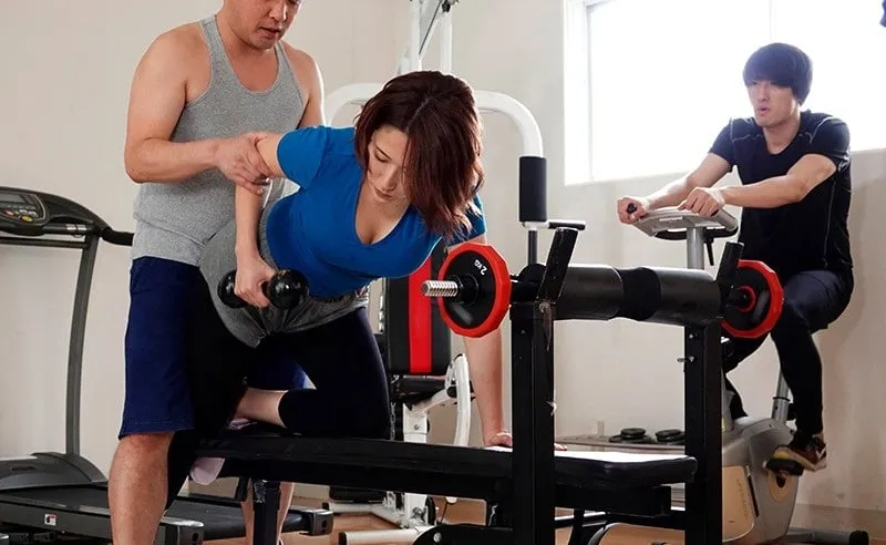 ông chồng phát hiện người vợ lén lút với huấn luyện viên thể hình