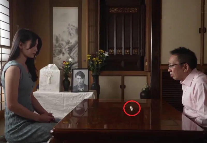 Một ngày sau tang lễ người chồng, con dâu đã bị bố chồng ép nắc không bao đến mang thai