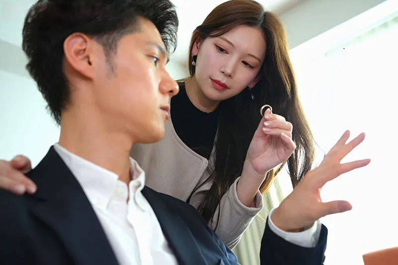 Cô vợ đi đi chơi, gã chồng ở nhà bị nhỏ em cô vợ gạ trả bài không trượt phát nào