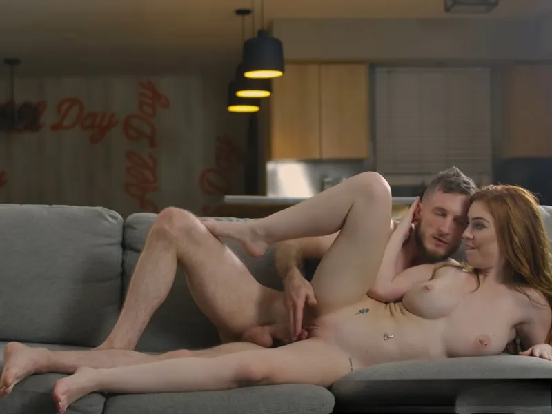 đang tăng ca mà em người yêu cứ dùng bím lôi kéo tôi doggy cùng em